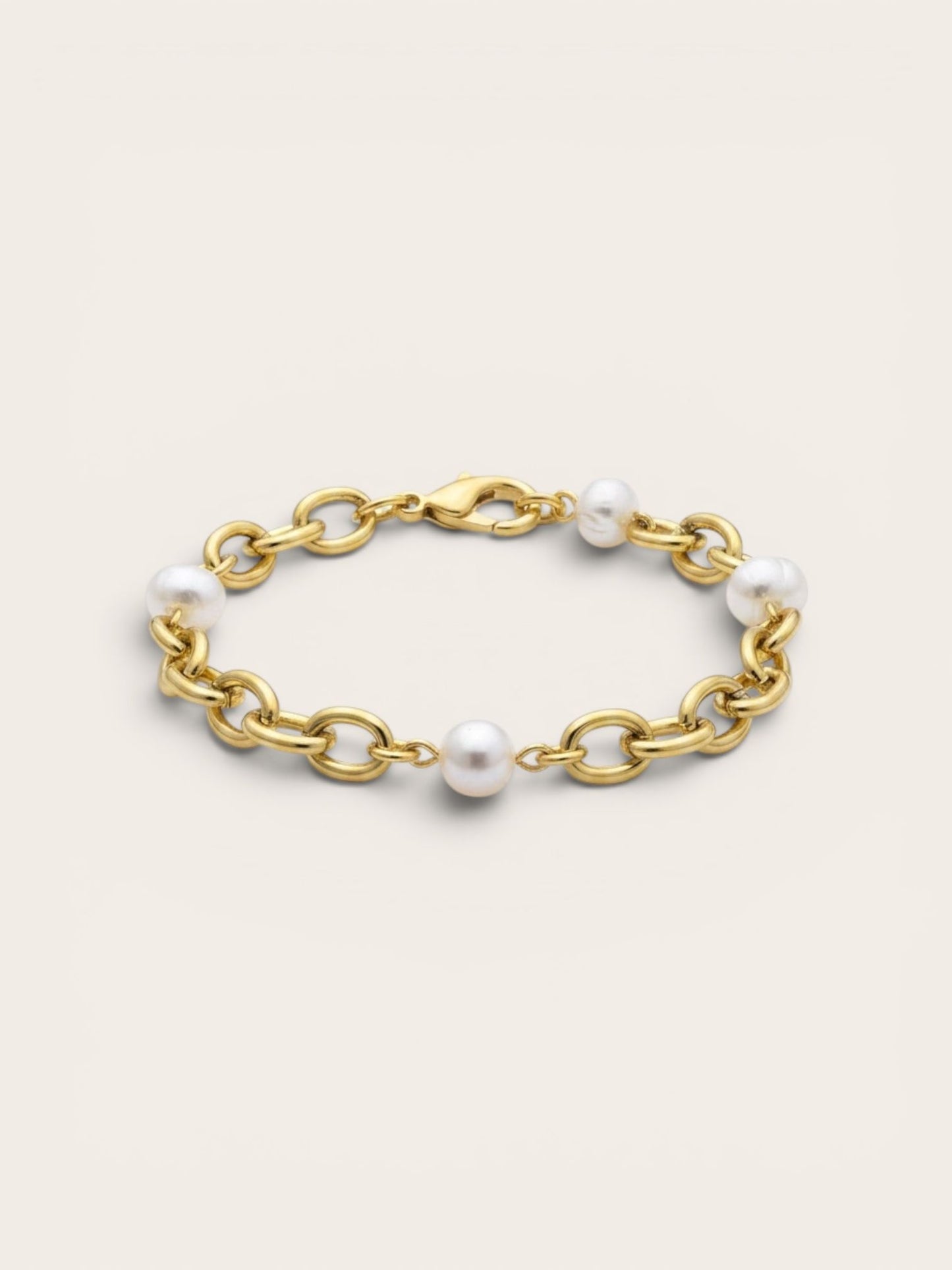 Gold pearl bracelet