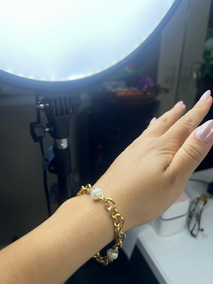 Gold pearl bracelet
